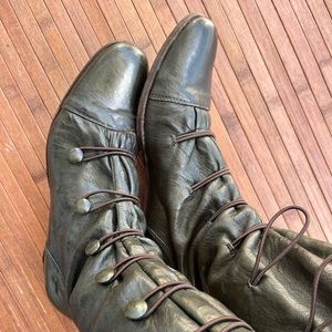 Green leather boots.Made in Italy.Real leather.Vintage style but not old .